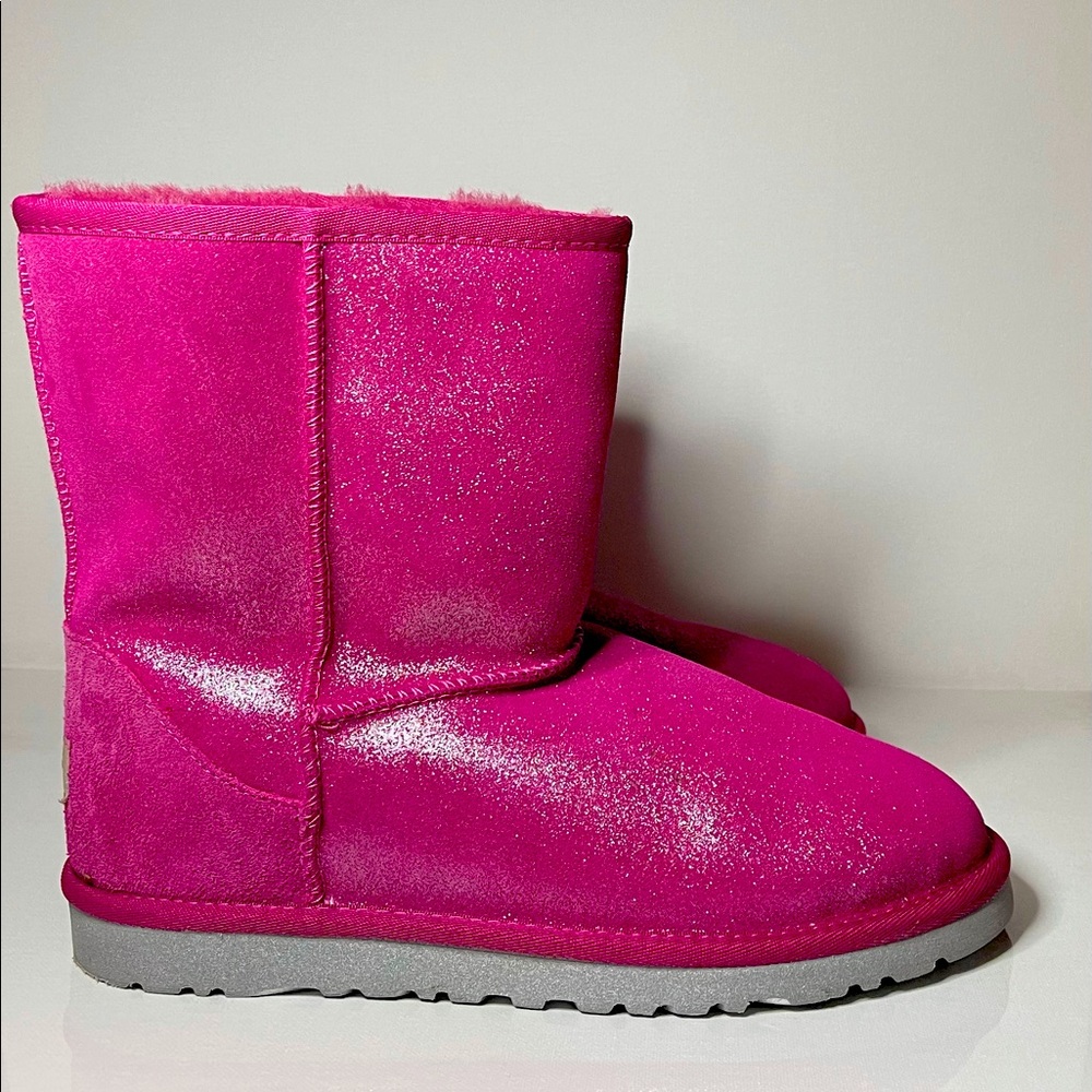 Selling uggs never been used